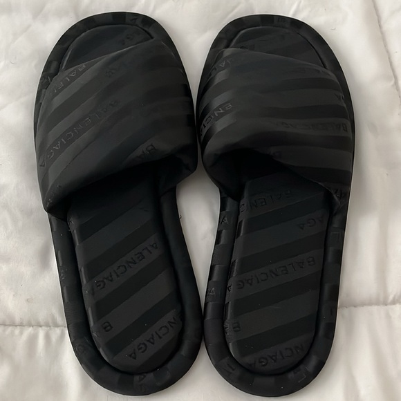 Balenciaga Slides - Picture 3 of 3